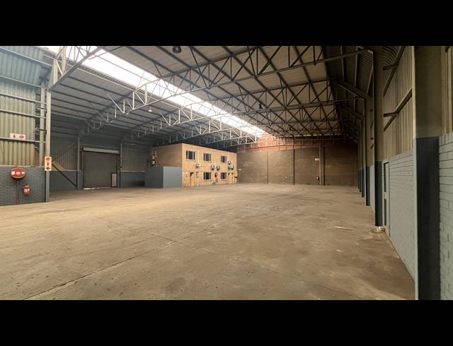 1,092M² WAREHOUSE TO LET IN SPARTAN
